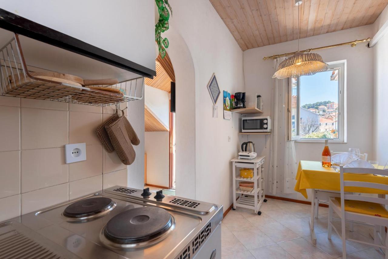 Apartments By The Sea Jelsa, Hvar - 11319 Jelsa  Dış mekan fotoğraf